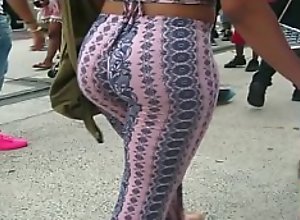 Sexy Jiggle Booty Ebony Downtown Atlanta !!