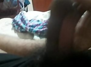 Gordito masturbandose en Cuarentena