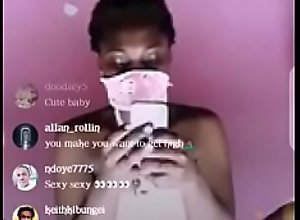 Nigerian girl twerk on Instagram live 2