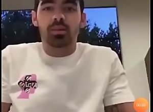 Joe Jonas masturbandose