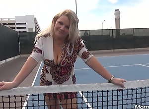 Horny mom squirts her pussy juice on tennis court