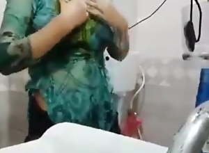 Pakistani Aunty in the Bath, Sexy Video
