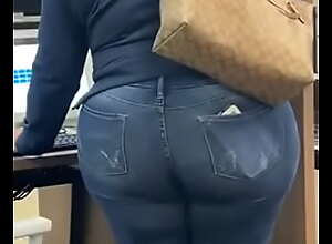 SSBW LATINA SHOWING ME THAT ASS IN PUBLIC