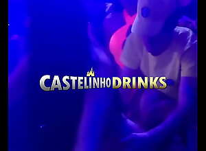 Hubner no palco Castelinho Drinks
