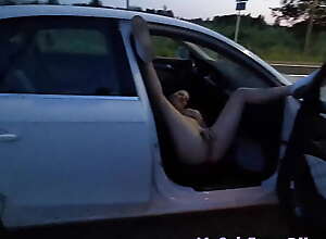 HannaMontana seduces her driver to have a good