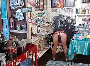 Flashing with no panties in antique mall