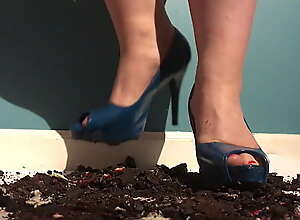 Trisha Crushing Cookies with her Feet in Hot