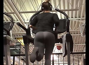 treadmill butt in candid leggings