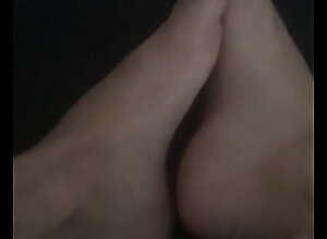 Brincando com meus Lindos pés de macho - massagem