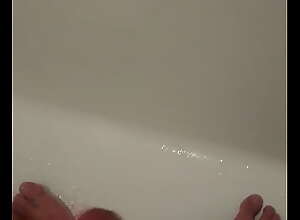 Cumshot in the tub