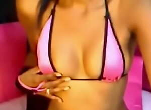 Ebony Camgirl Shows Sexy Tits -