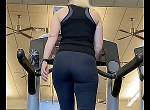 blonde hottie in candid gym pants