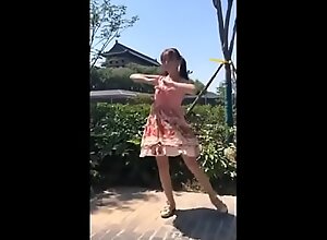中国网红小鸟酱vip户外裸体跳舞视频