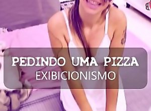 Cristina Almeida Provocando Entregador de Pizza