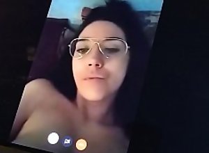 Milf madura española sacando la lengua por webcam