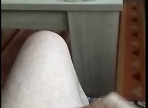 Masturbación en el sofá