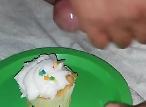 Cum cream for my creamy cupcake 