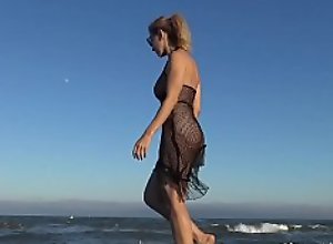 Naked masturbating with dildo to the beach